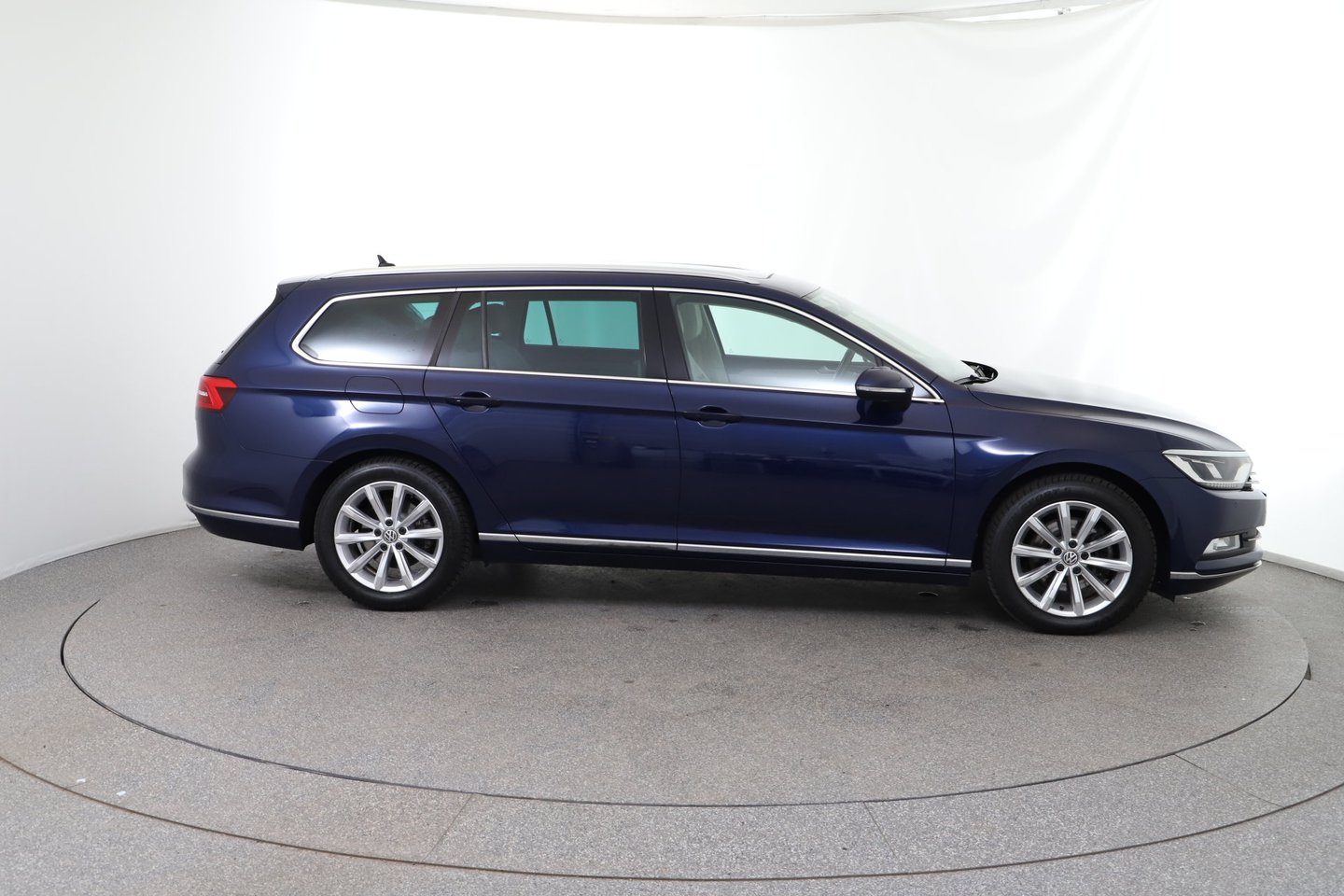 VW Passat Variant Highline TDI SCR DSG | Bild 6 von 30
