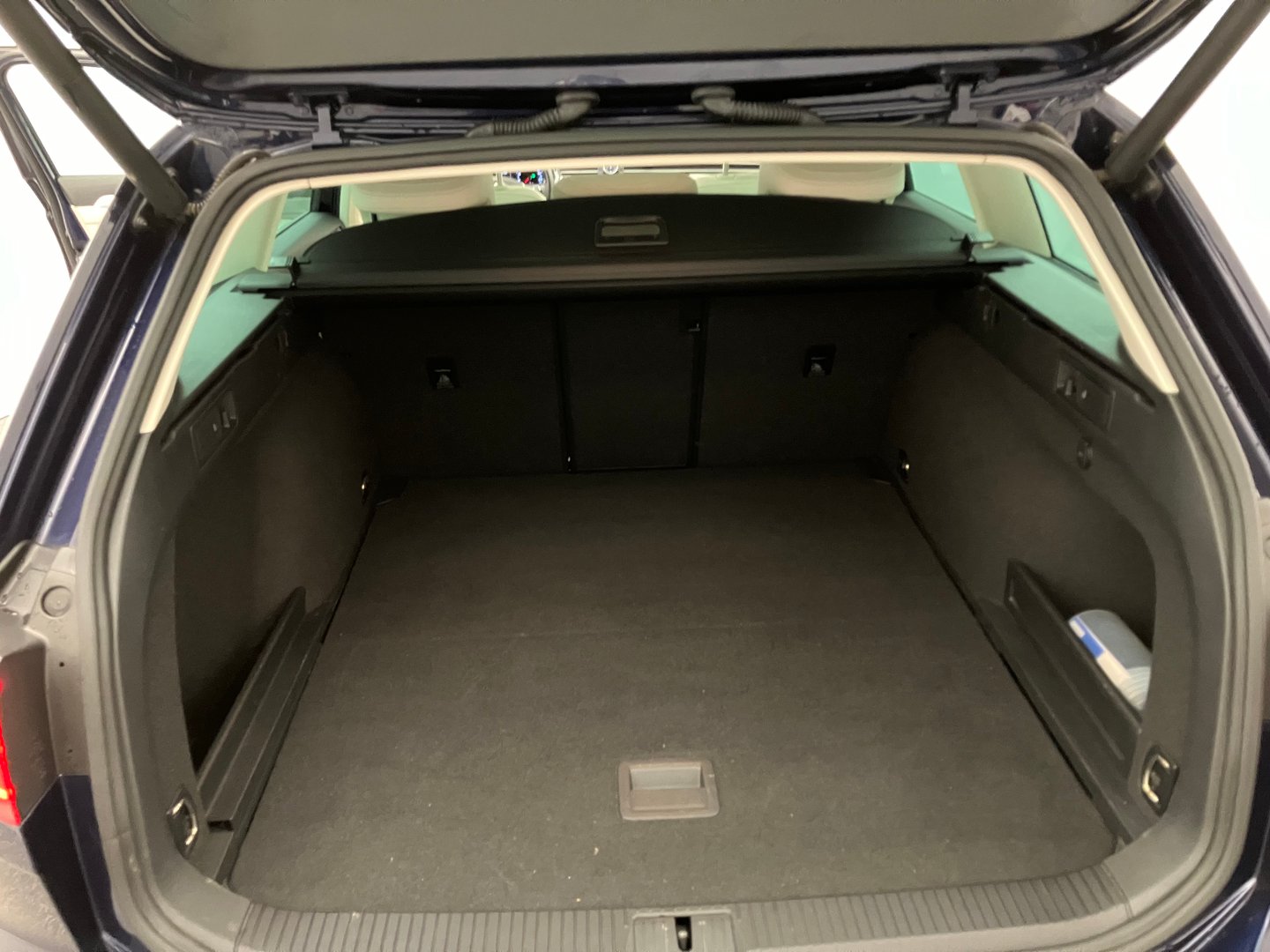 VW Passat Variant Highline TDI SCR DSG | Bild 29 von 30