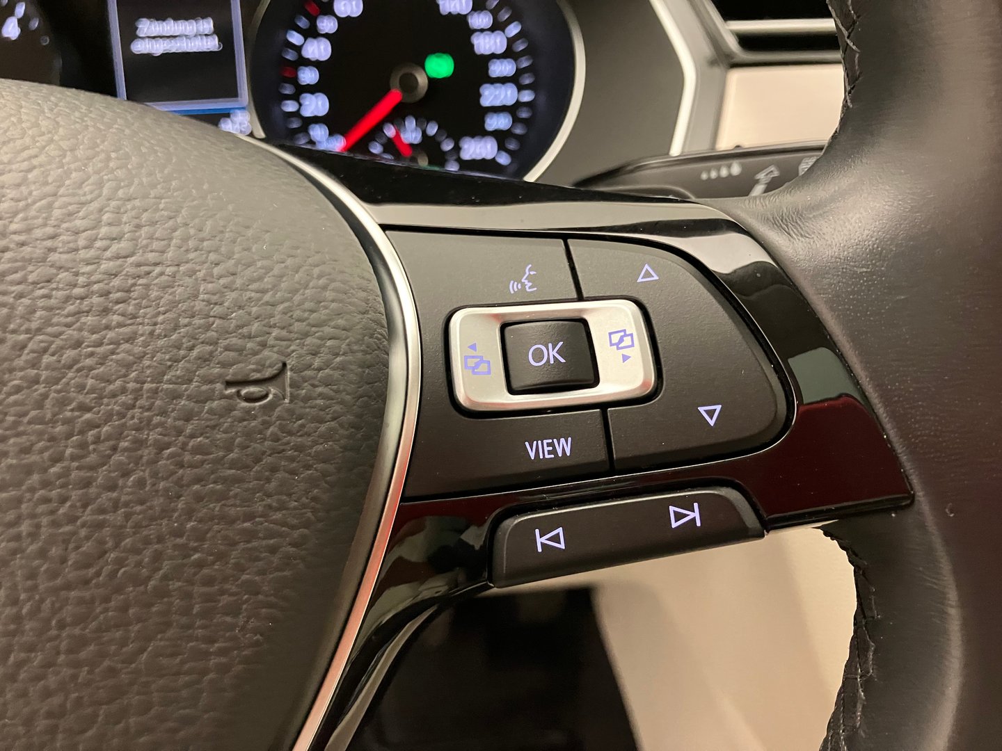 VW Passat Variant Highline TDI SCR DSG | Bild 18 von 30