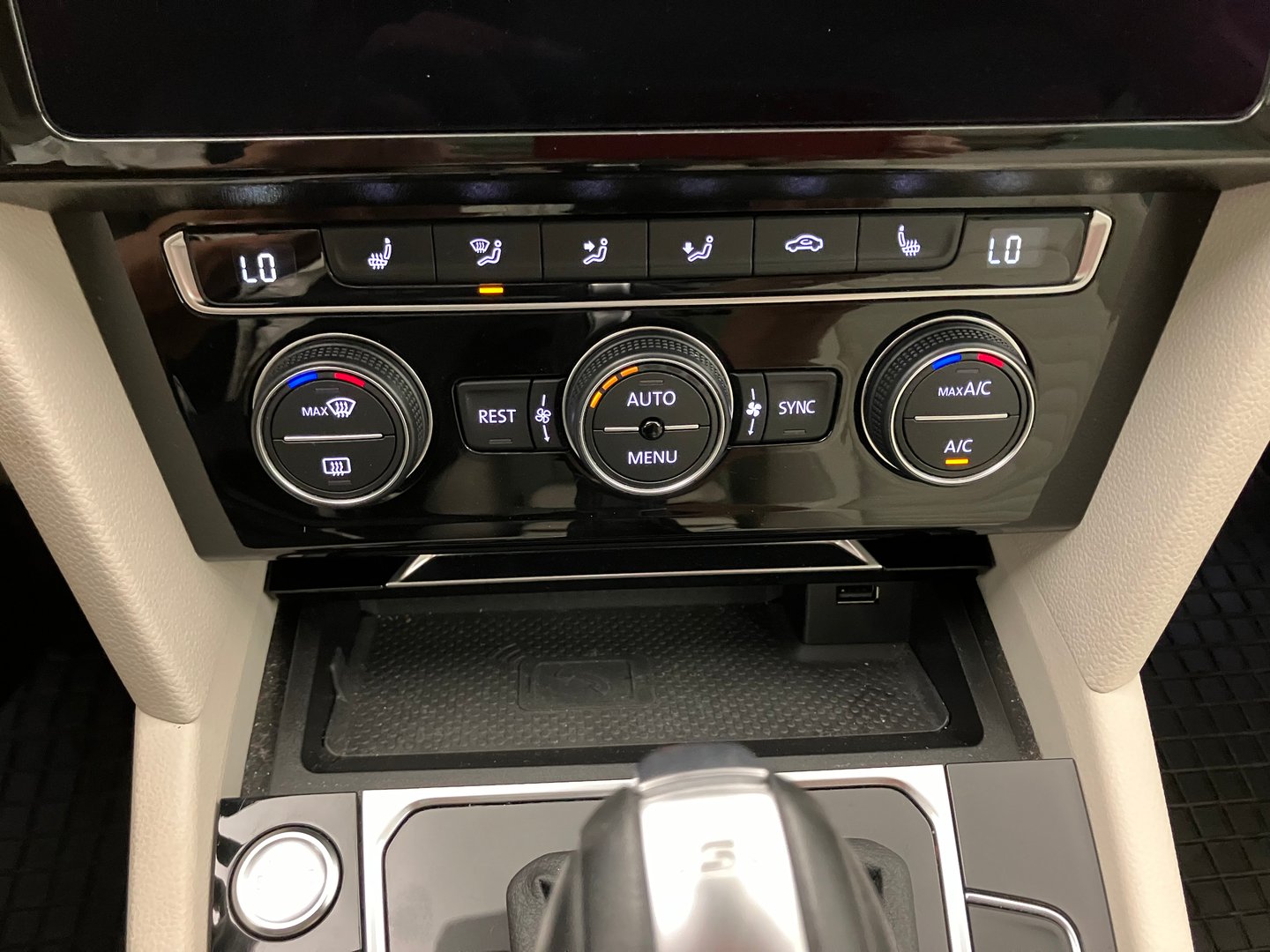 VW Passat Variant Highline TDI SCR DSG | Bild 23 von 30