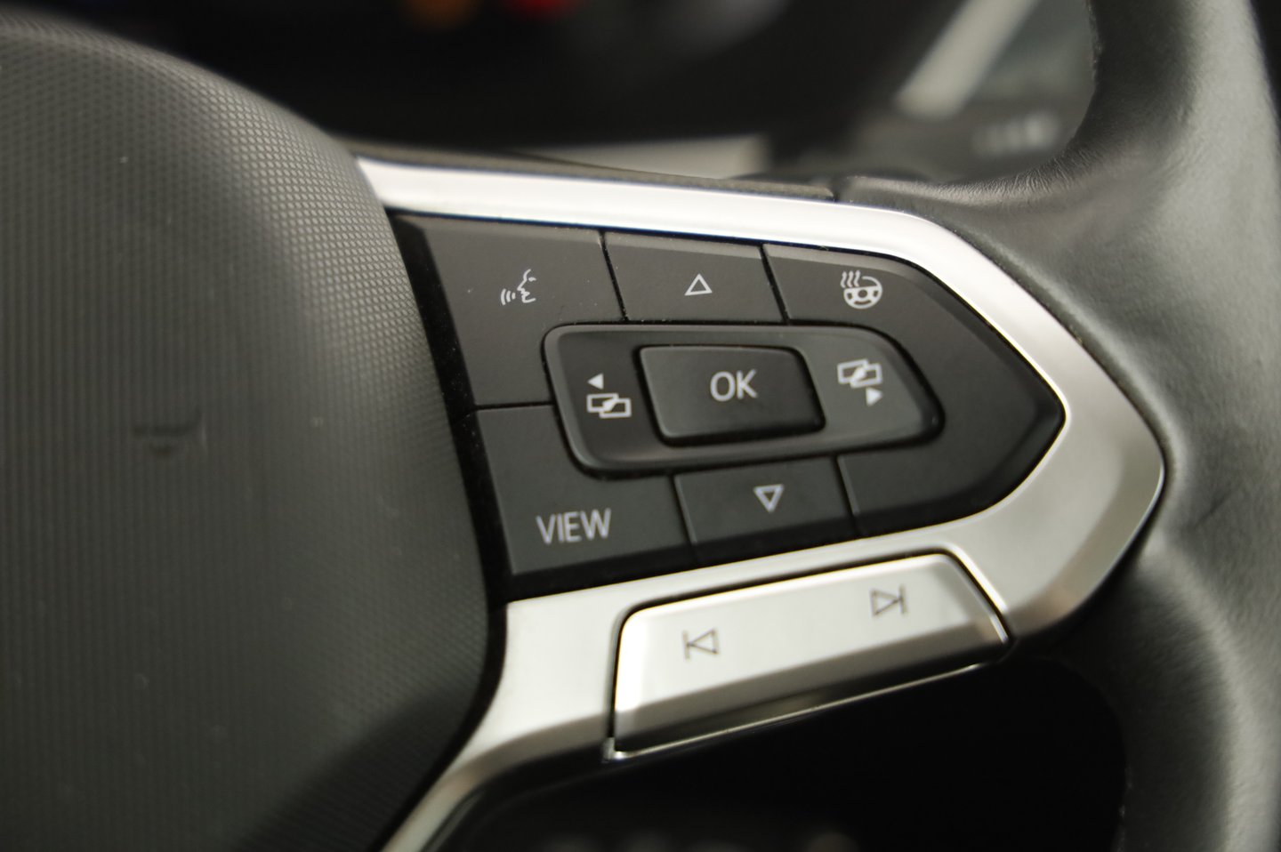 VW Tiguan Elegance TDI SCR 4MOTION DSG | Bild 14 von 26