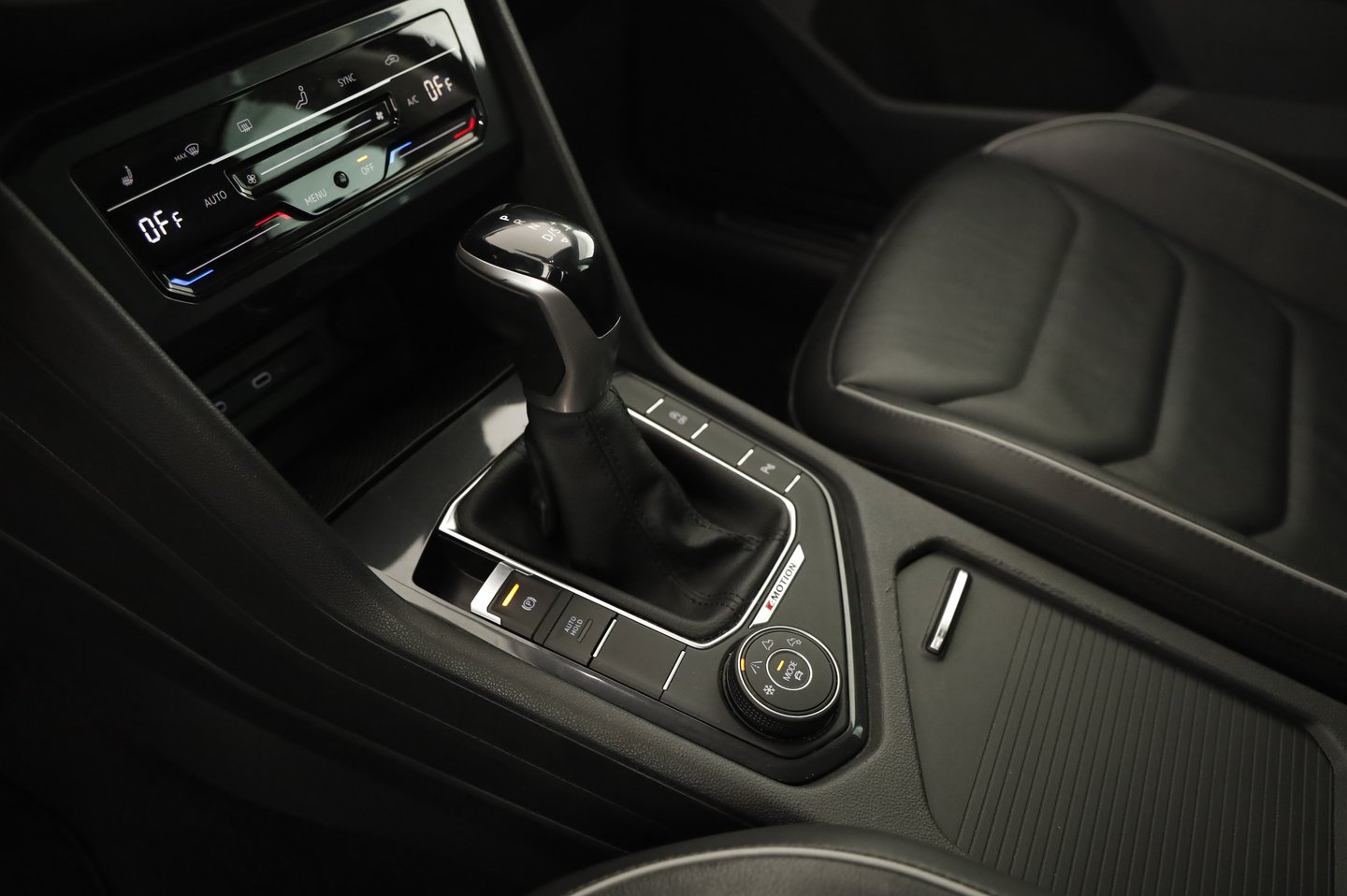 VW Tiguan Elegance TDI SCR 4MOTION DSG | Bild 19 von 26
