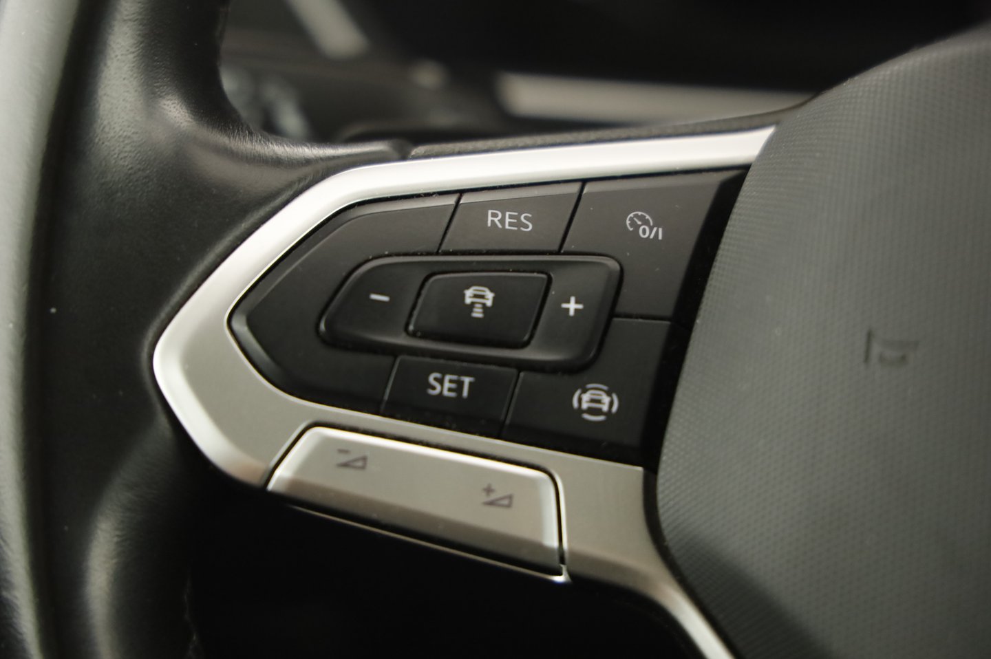 VW Tiguan Elegance TDI SCR 4MOTION DSG | Bild 13 von 26