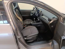 Renault Captur TCe 90 Intens in hellgrau - normal