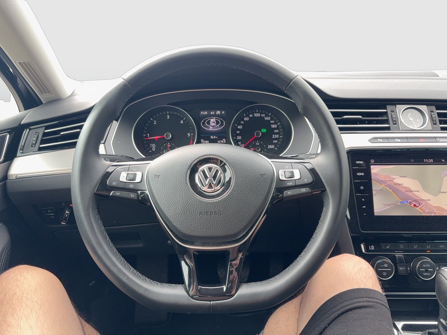 VW Passat Variant Highline TDI SCR DSG | Bild 10 von 20