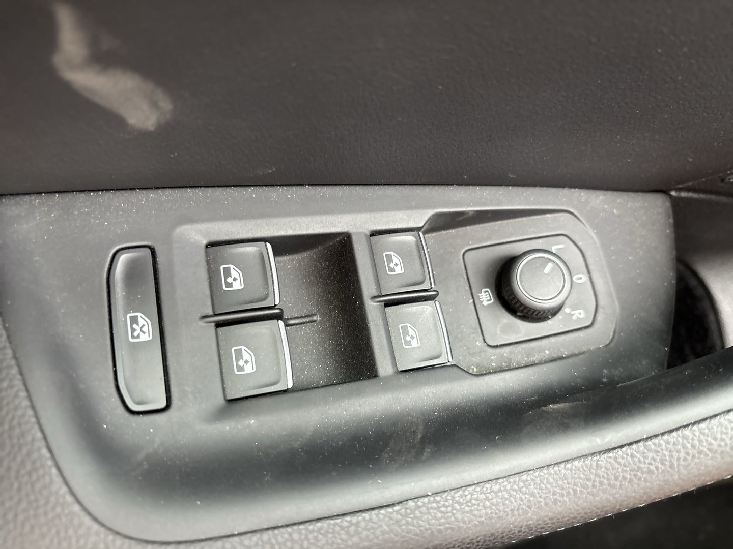 VW Passat Variant Highline TDI SCR DSG | Bild 6 von 20