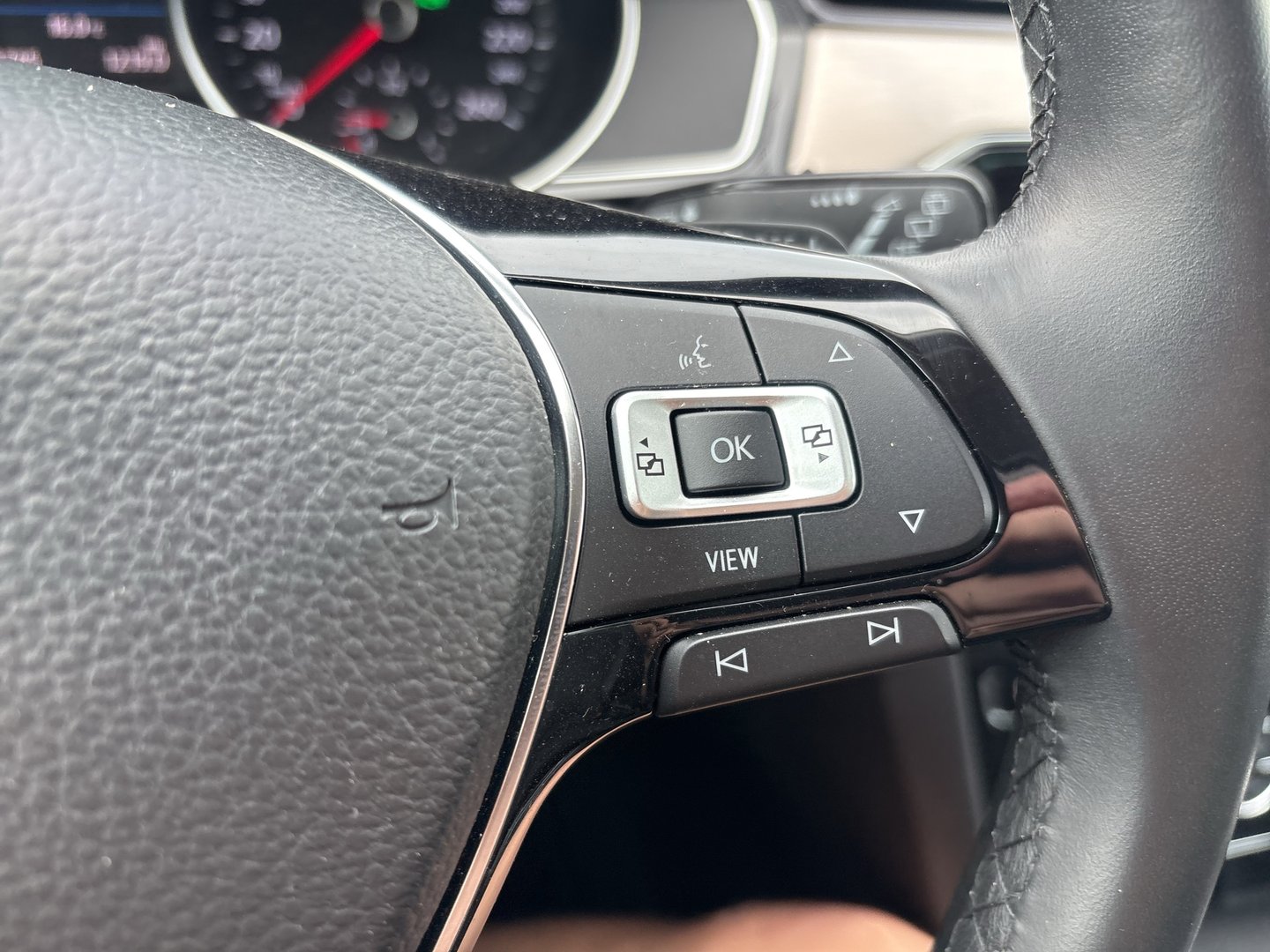 VW Passat Variant Highline TDI SCR DSG | Bild 13 von 20