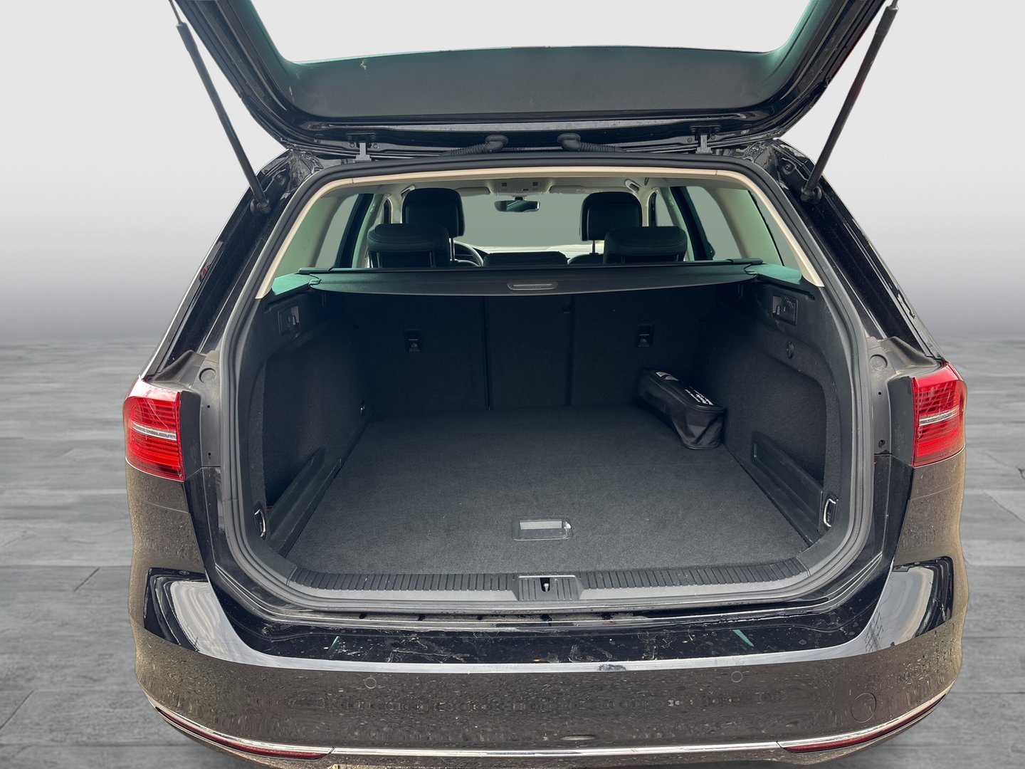 VW Passat Variant Highline TDI SCR DSG | Bild 18 von 20