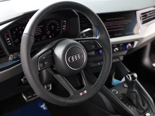Audi A1 Sportback 25 TFSI intense in Mythosschwarz Metallic