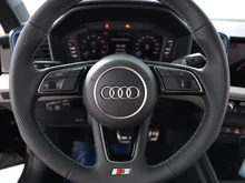 Audi A1 Sportback 25 TFSI intense in Mythosschwarz Metallic