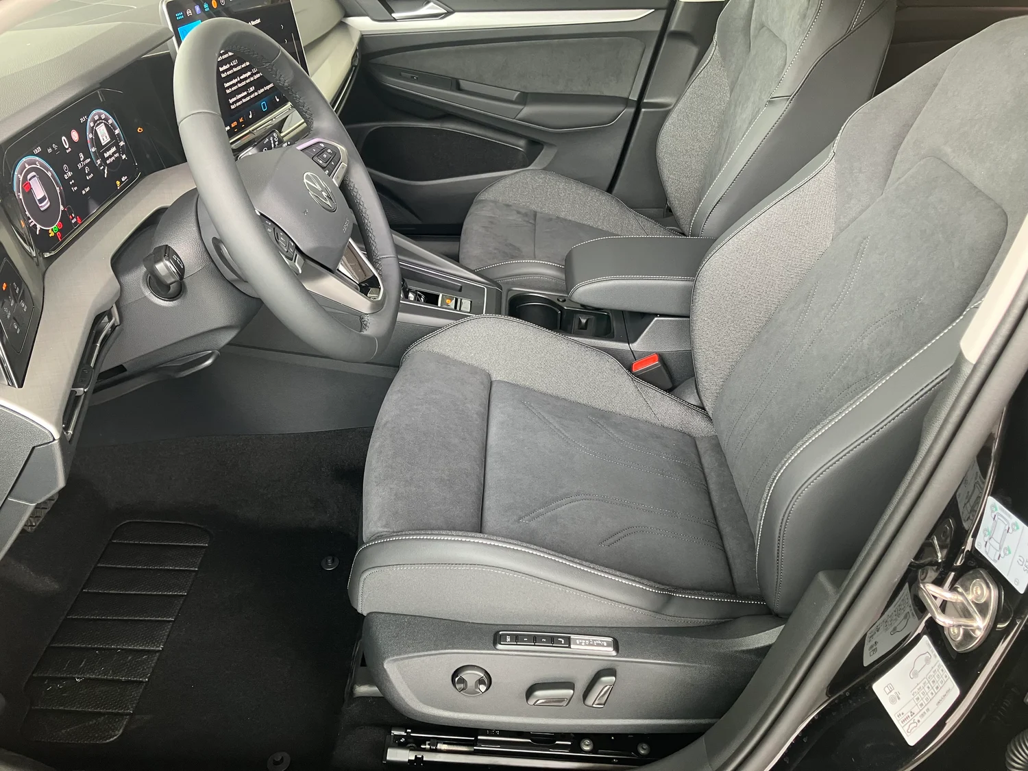 Bild eines Golf Variant Business mHeV DSG