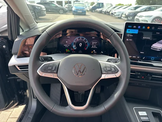 Bild eines VW Golf Variant Business mHeV DSG