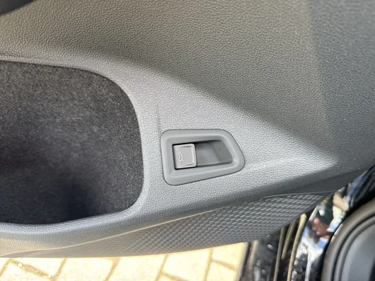 Bild eines VW Golf Variant Business mHeV DSG