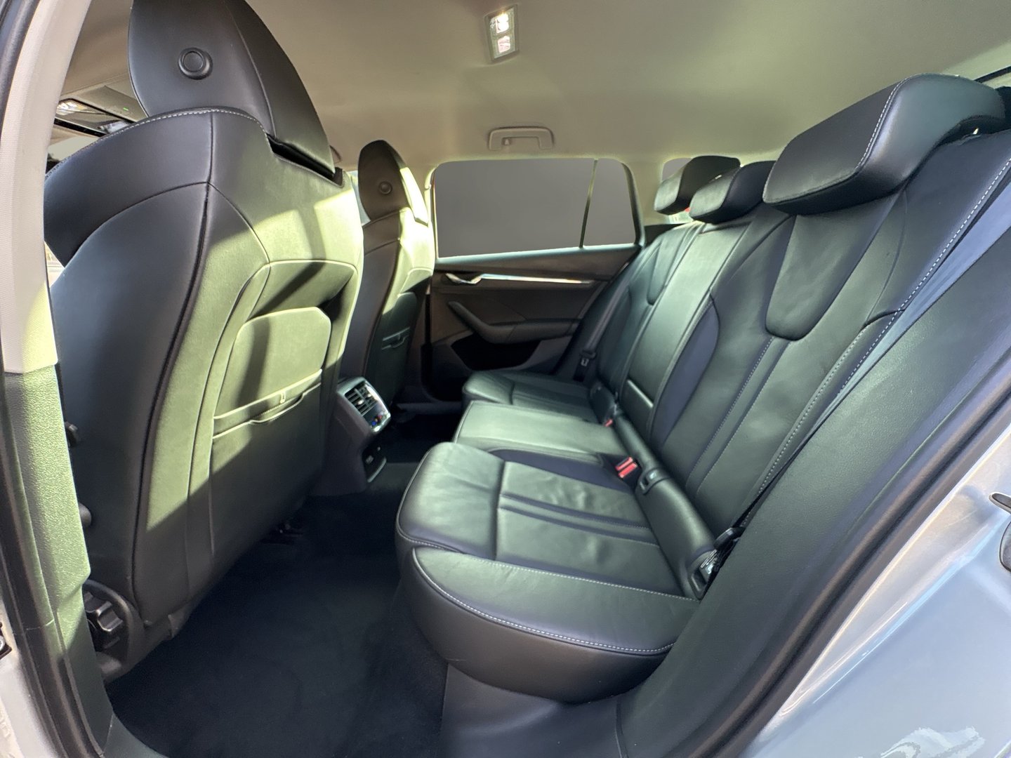 Škoda OCTAVIA Combi Style TDI | Bild 20 von 24