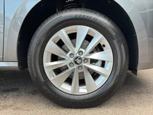 Škoda Kamiq Selection TSI in Graphit-Grau Metallic