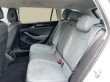 VW Passat Variant Business TDI DSG in Pure White