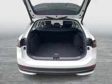 VW Passat Variant Business TDI DSG in Pure White