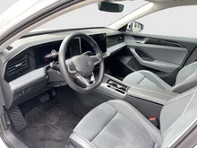 VW Passat Variant Business TDI DSG in Pure White