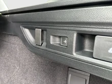 VW Passat Variant Business TDI DSG in Pure White