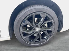 VW Passat Variant Business TDI DSG in Pure White