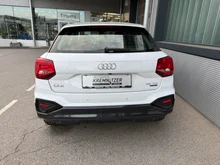 Audi Q2 35 TDI quattro advanced in 2Y Gletscherweiß Metallic