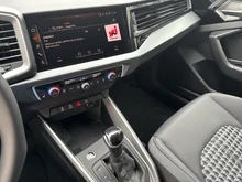 Audi A1 Sportback 25 TFSI intense in Pfeilgrau Perleffekt
