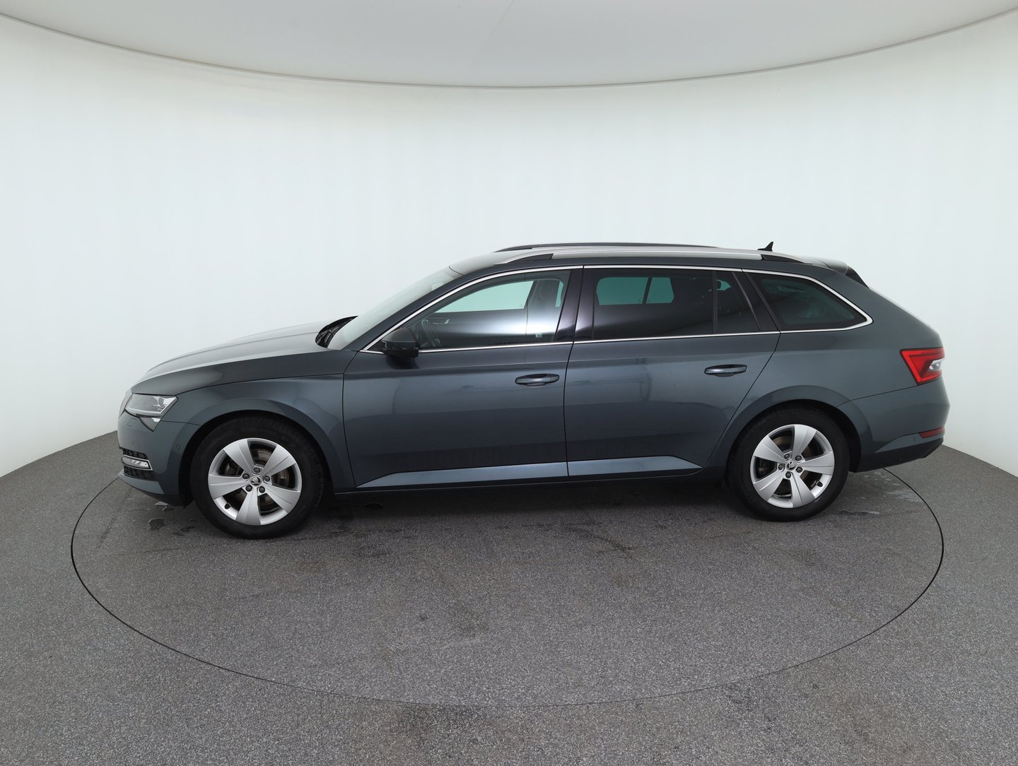 Škoda SUPERB Combi Style TDI DSG | Bild 8 von 35