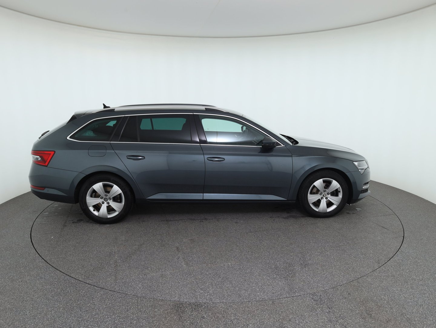 Škoda SUPERB Combi Style TDI DSG | Bild 4 von 35