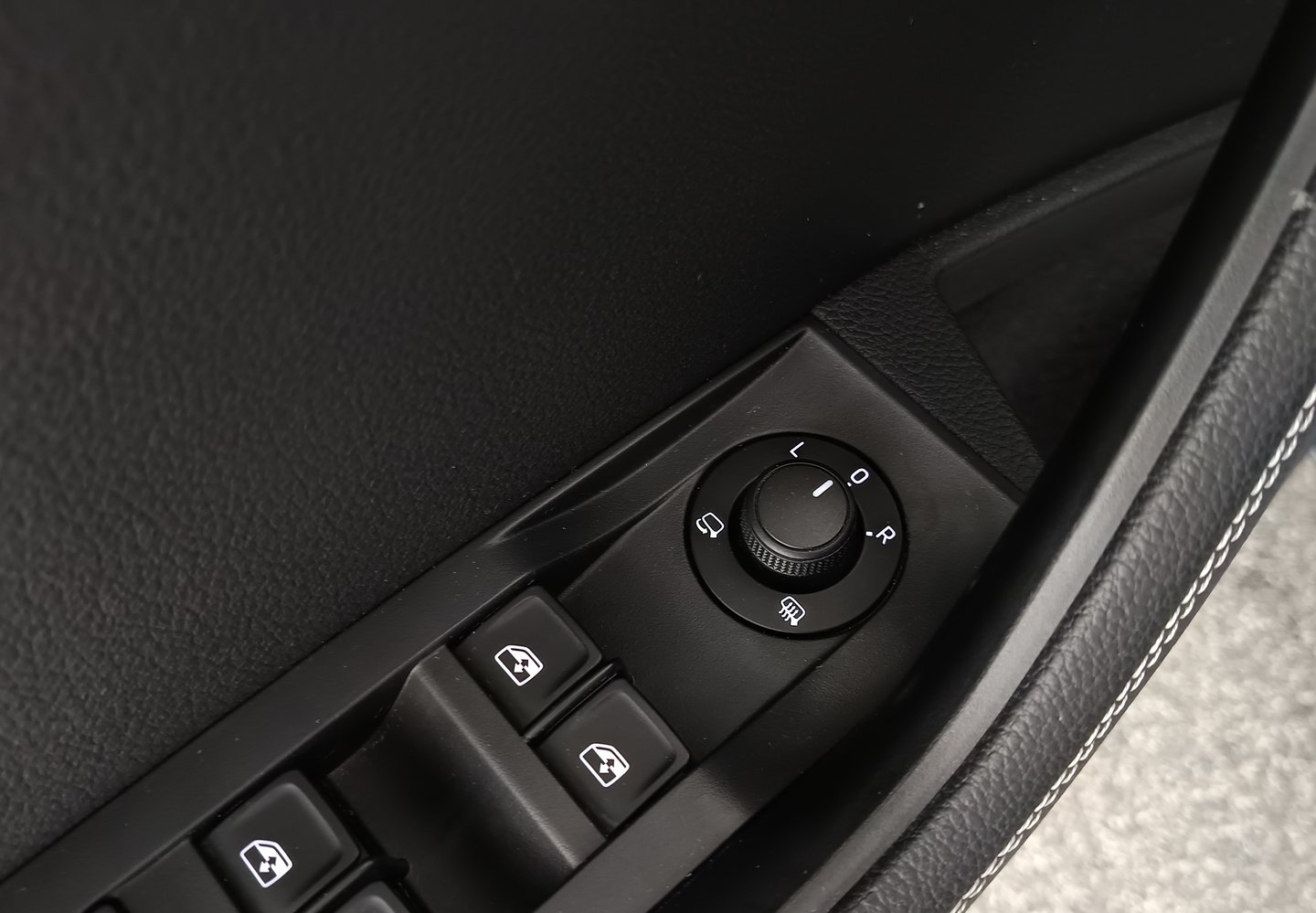 Škoda SUPERB Combi Style TDI DSG | Bild 11 von 35