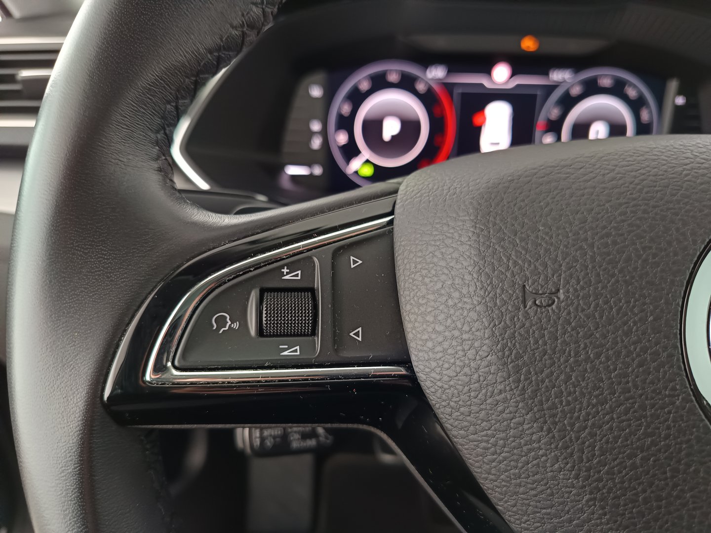Škoda SUPERB Combi Style TDI DSG | Bild 16 von 35