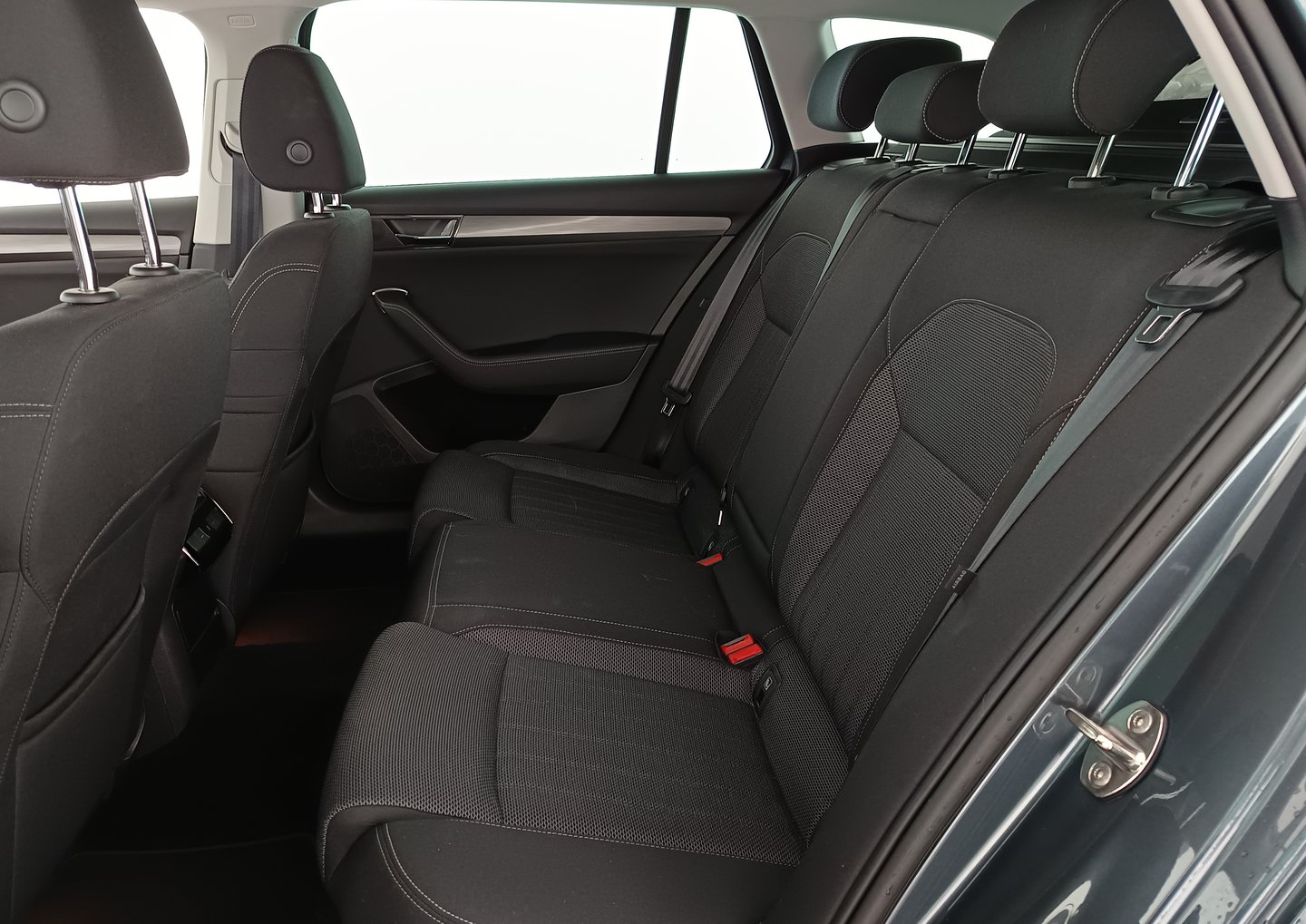 Škoda SUPERB Combi Style TDI DSG | Bild 31 von 35