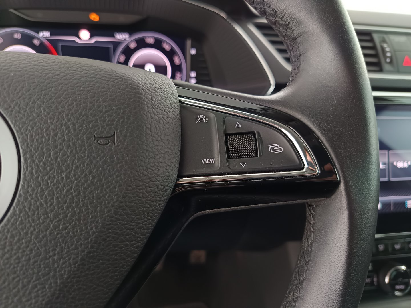 Škoda SUPERB Combi Style TDI DSG | Bild 17 von 35