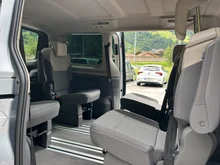 VW Multivan Edition eHybrid 180 kW 4MOTION in Monosilber Metallic/Dach Deepblack