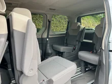 VW Multivan Edition eHybrid 180 kW 4MOTION in Monosilber Metallic/Dach Deepblack