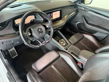 Škoda Octavia Combi RS TDI DSG in 2Y Moon-Weiss Metallic