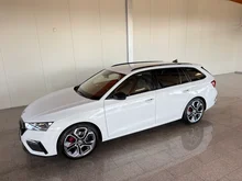 Škoda Octavia Combi RS TDI DSG in 2Y Moon-Weiss Metallic