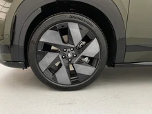 Škoda Peaq Sportline 90x in Olibo-Grün Metallic
