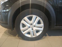 Dacia Sandero Expression TCe 90 in schwarz