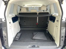 VW ID Buzz ID. Buzz Pro 150 kW in Candy Weiß / Starlight Blue Metallic