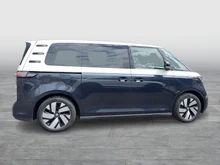 VW ID Buzz ID. Buzz Pro 150 kW in Candy Weiß / Starlight Blue Metallic