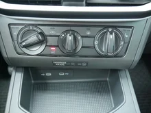 SEAT Arona Reference Edition 1.0 TSI in Nacht-Schwarz Metallic