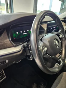 Škoda Octavia Combi 4x4 SCOUT TDI DSG in Quarz-Grau Metallic