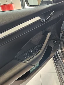 Škoda Octavia Combi 4x4 SCOUT TDI DSG in Quarz-Grau Metallic