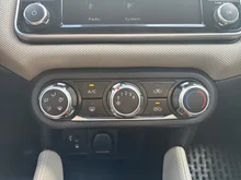 Nissan Micra 1,0 Acenta in Grau