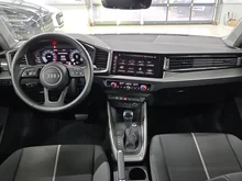 Audi A1 allstreet 30 TFSI intense in Gletscherweiss Metallic