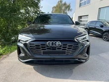 Audi Q8 55 e-tron quattro S line in Mythosschwarz Metallic