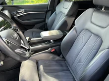 Audi Q8 55 e-tron quattro S line in Mythosschwarz Metallic