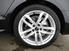 Audi A4 Avant 40 TDI quattro S line in MYTHOSSCHWARZ METALLIC