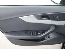 Audi A4 Avant 40 TDI quattro S line in MYTHOSSCHWARZ METALLIC