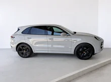 Porsche Cayenne E-Hybrid Black Edition in kreide